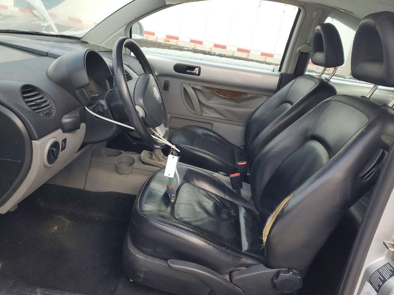 2000 Volkswagen New Beetle glx