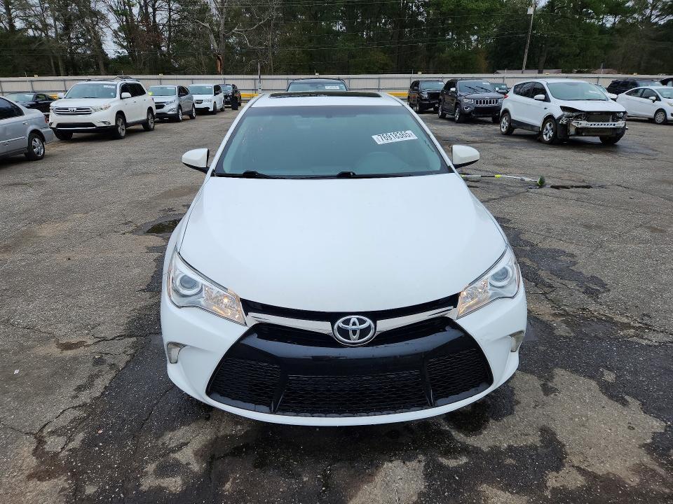2016 Toyota Camry se
