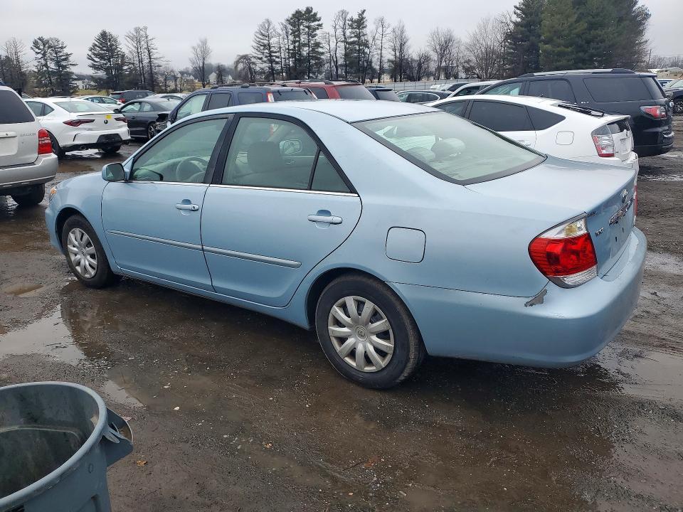 2005 Toyota Camry le