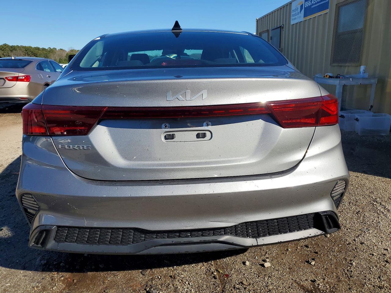 2023 KIA Forte lx