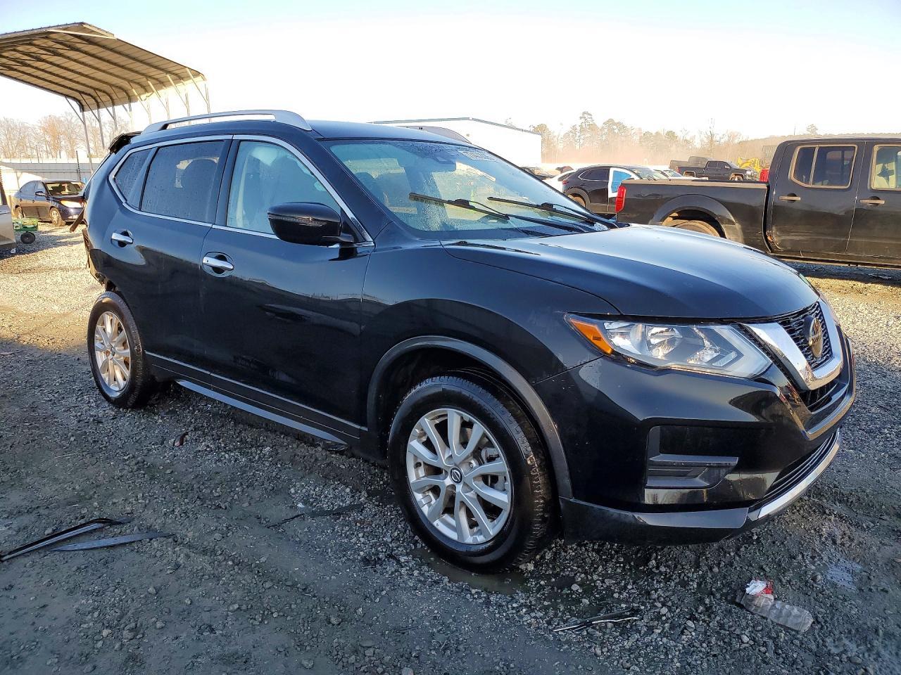 2020 Nissan Rogue sv