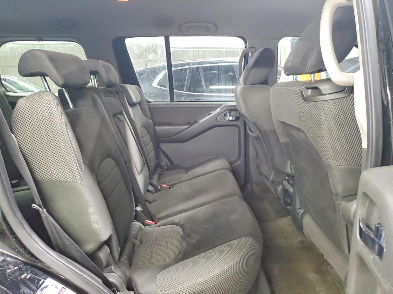 2011 Nissan Pathfinder s
