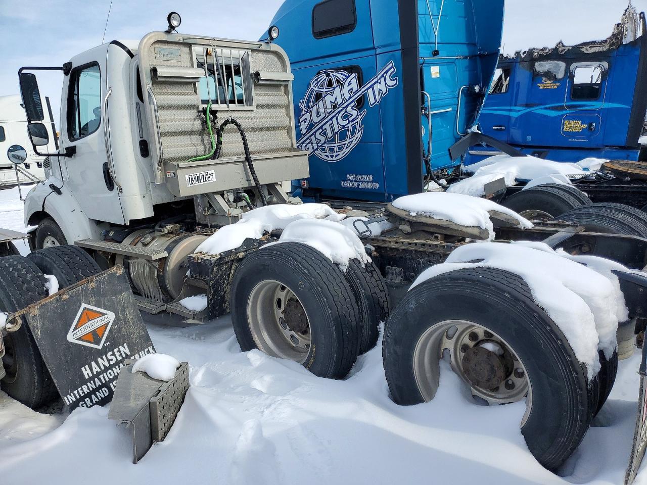 2015 Freightliner Business Class M2 Semi Truck