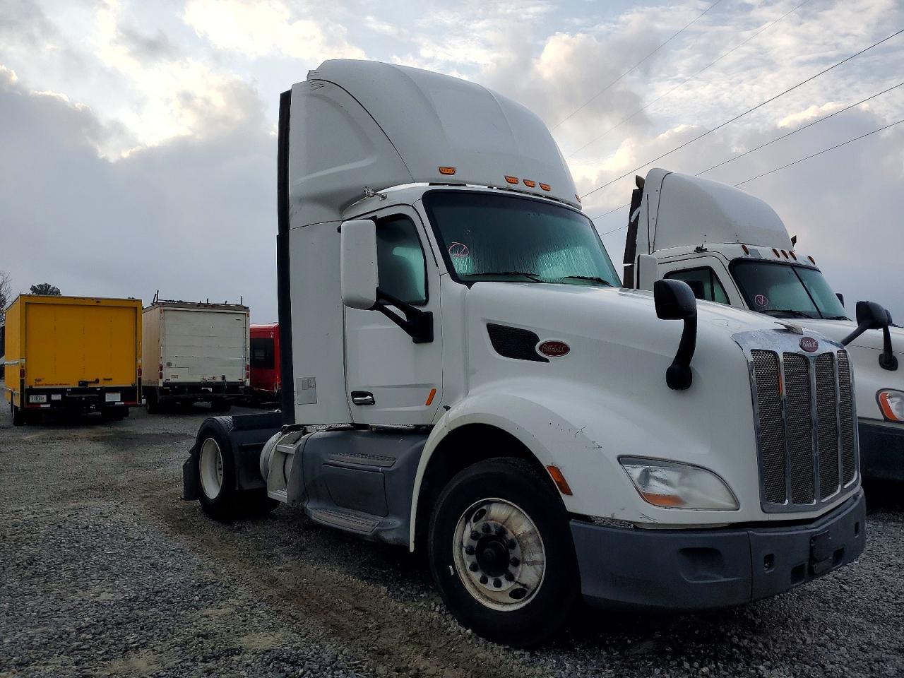 2018 Peterbilt 579 Semi Truck