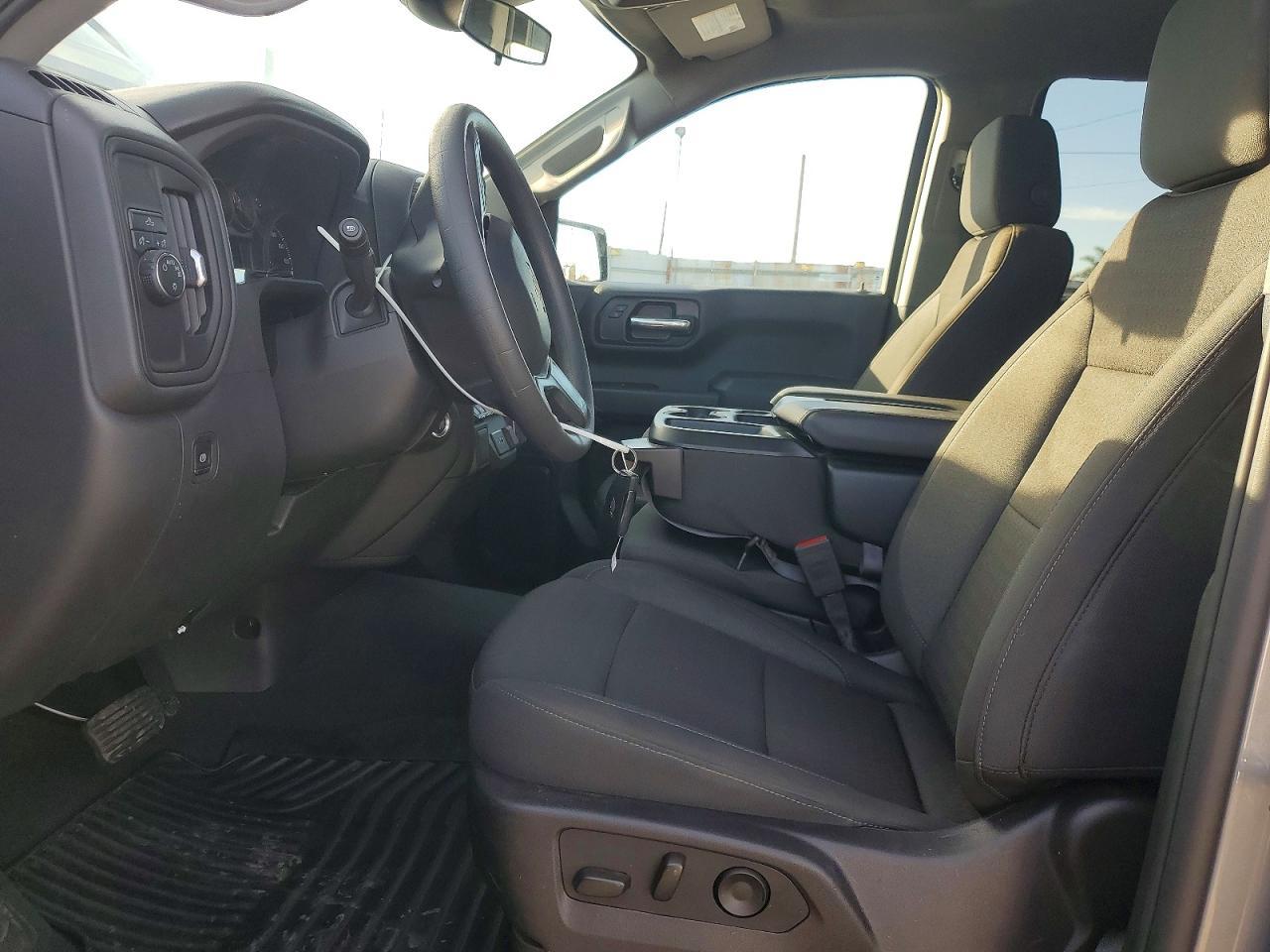 2025 Chevrolet Silverado C1500 Custom