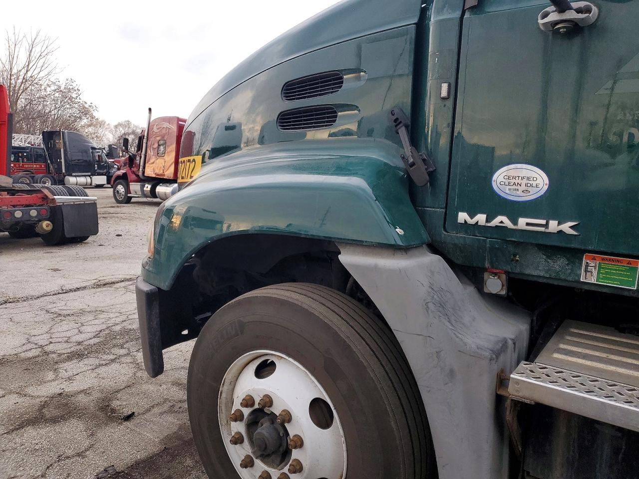 2018 Mack CXU613 Semi Truck