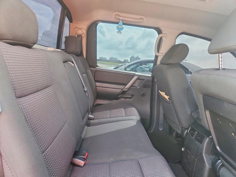 2011 Nissan Titan SV