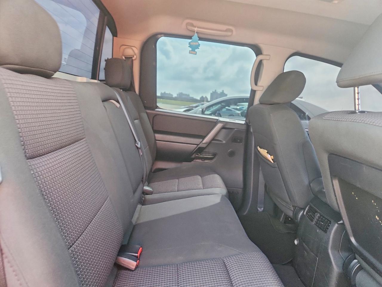 2011 Nissan Titan SV