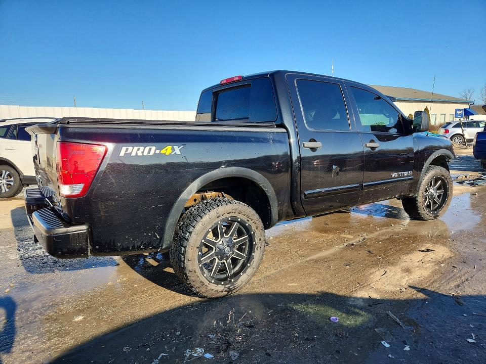 2013 Nissan Titan SV