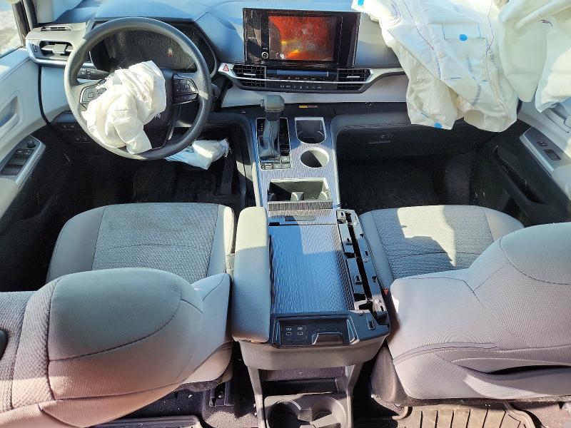 2025 Toyota Sienna le 8-passenger