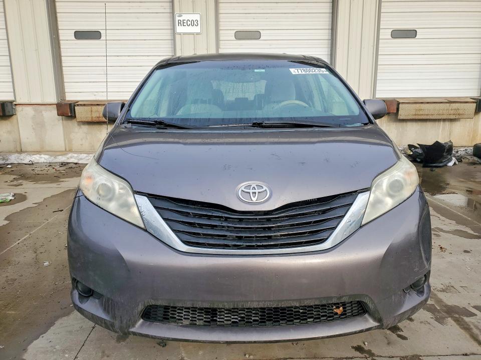 2011 Toyota Sienna le