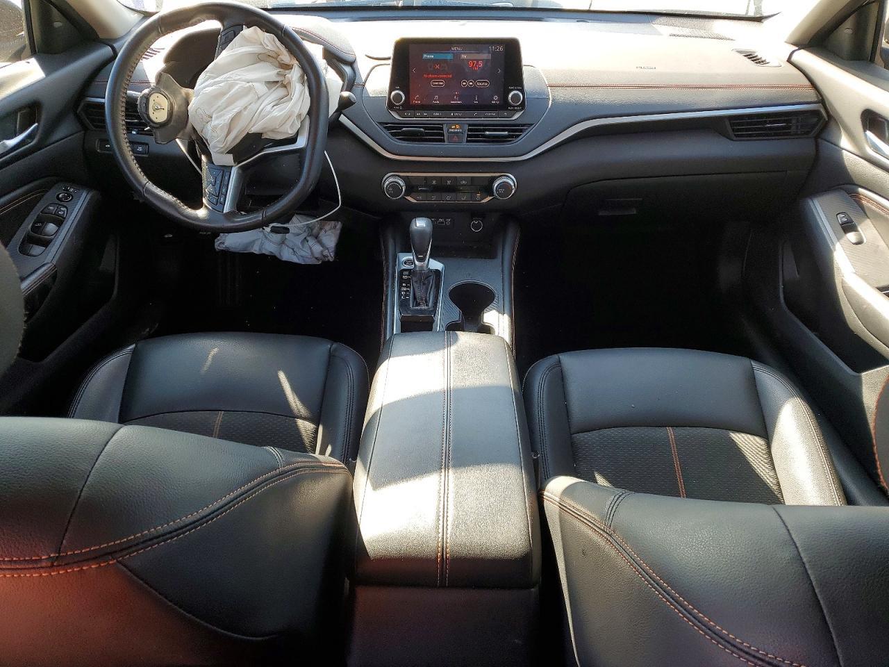 2022 Niss Altima 2.0 sr