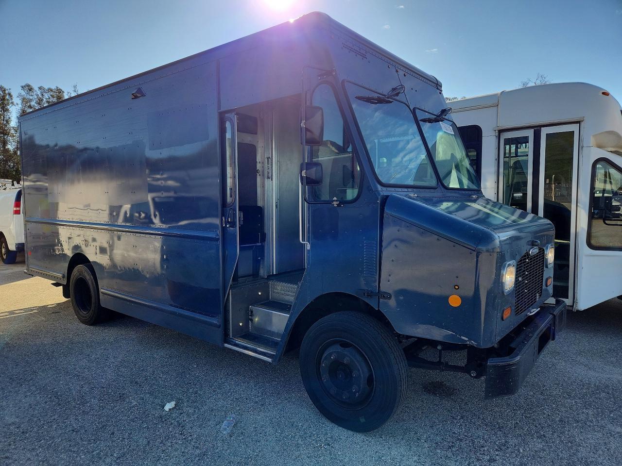 2021 Freightliner MT45G Chassis Delivery Van