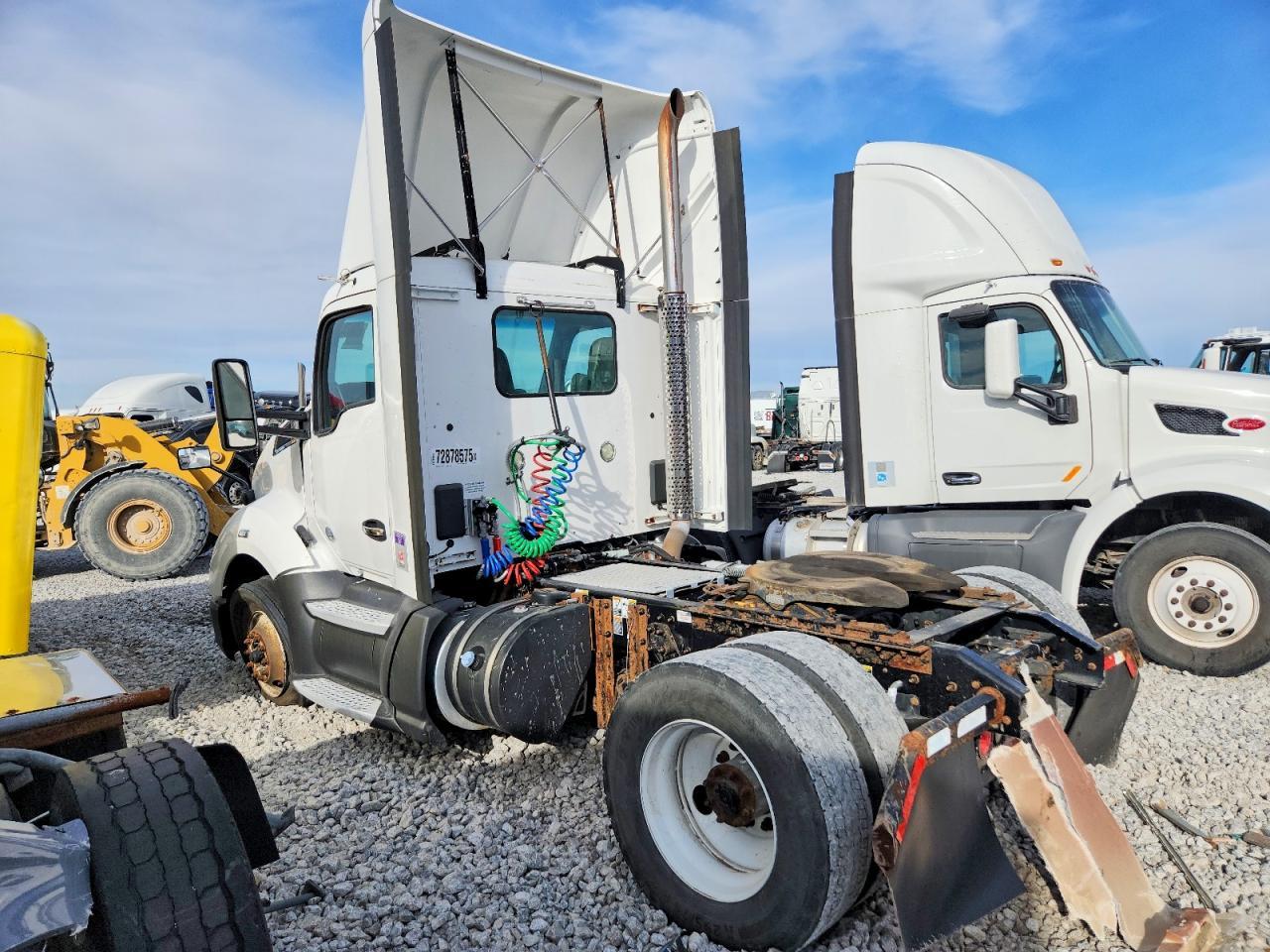 2016 Kenworth T680 Semi Truck