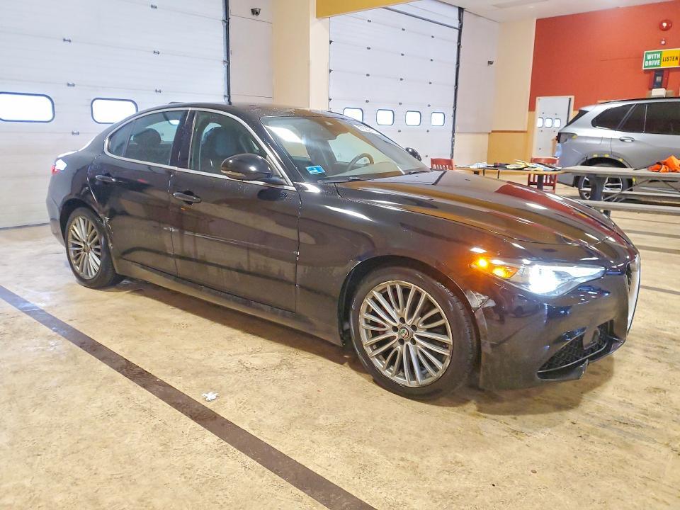 2018 Alfa Romeo Giulia ti Q4