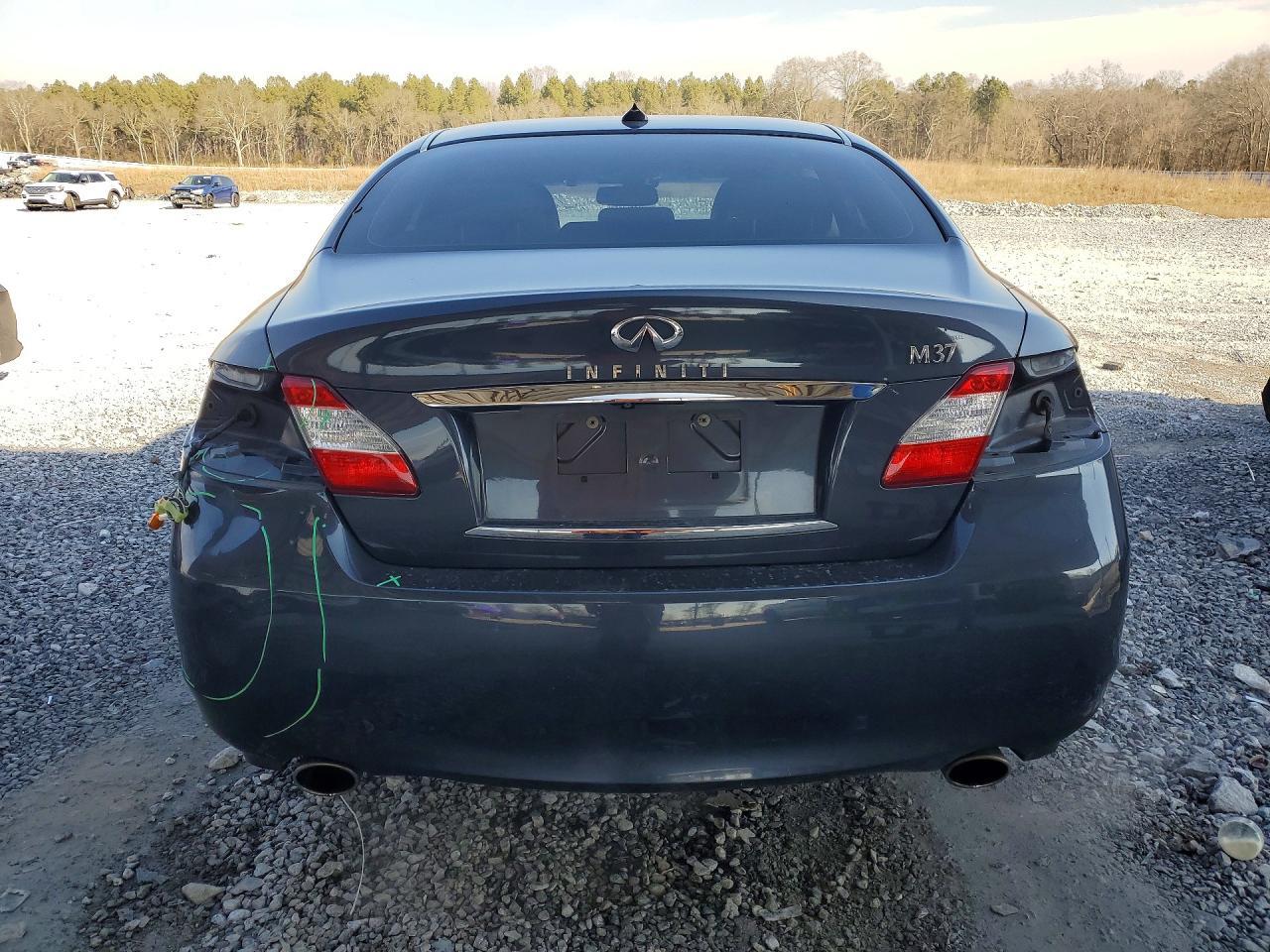 2011 Infiniti M37