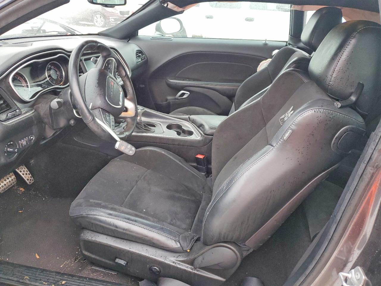 2016 Dodge Challenger r