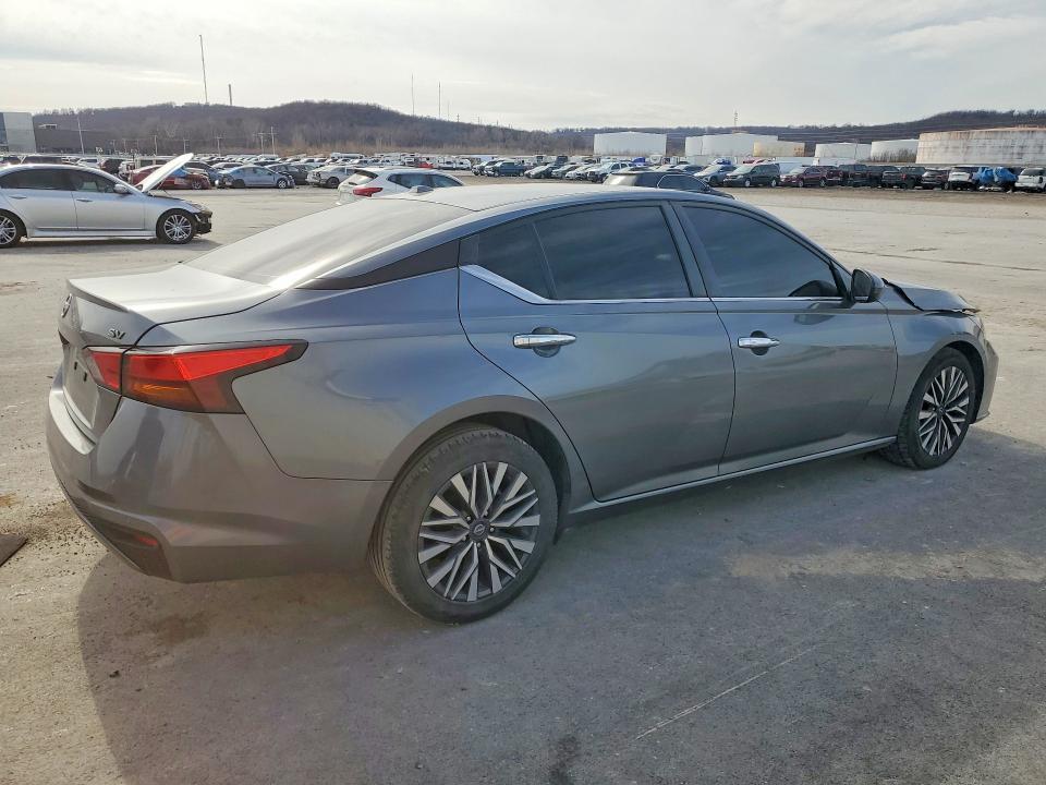 2023 Niss Altima 2.5 sv