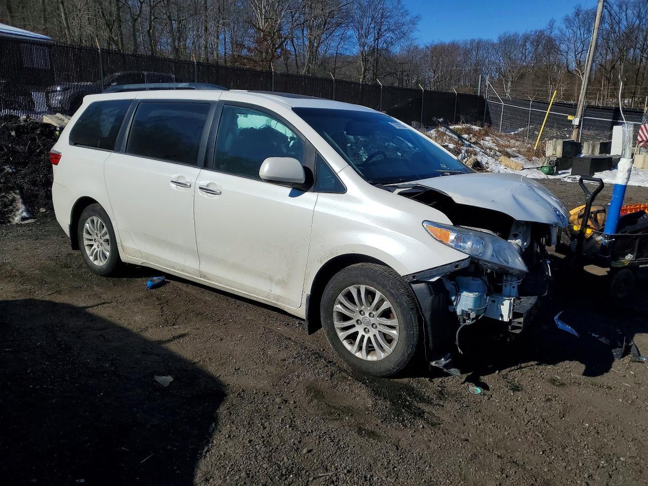 2016 Toyota Sienna xle
