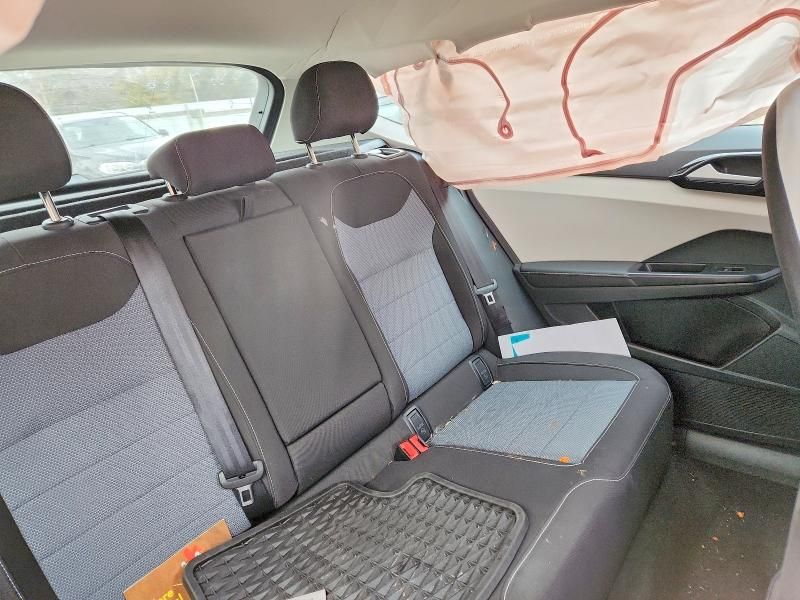 2025 Volkswagen Taos s