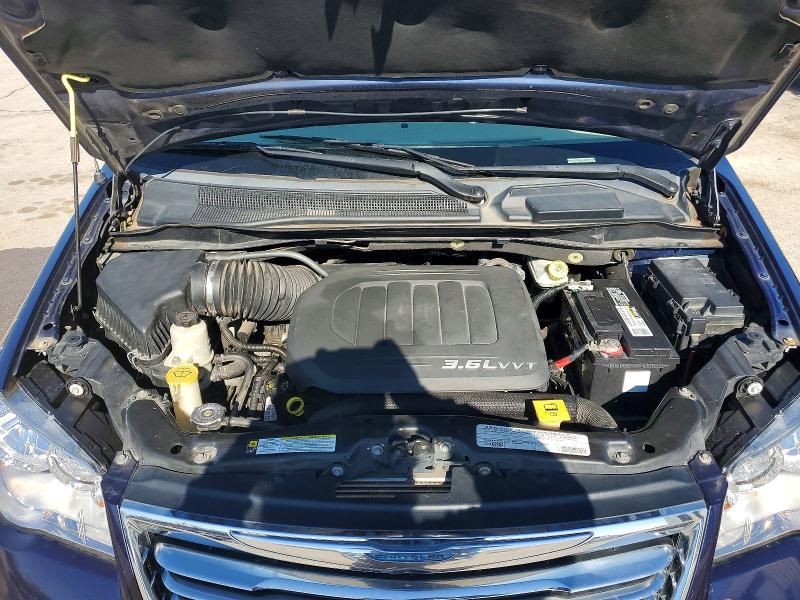 2012 Chrysler Town & Country Touring