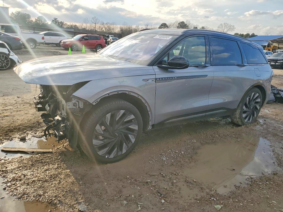 2025 Lincoln Nautilus Reserve