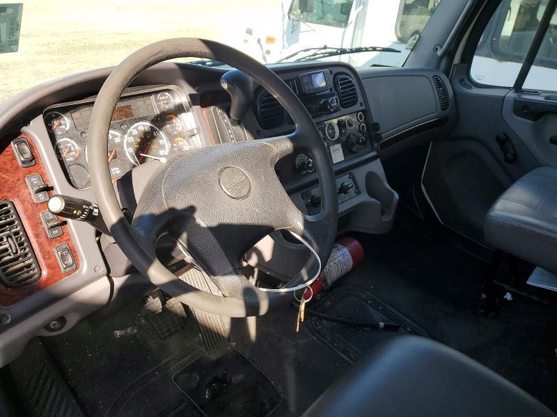 2022 Freigliner 2022 Freightliner Business Class M2 BOX Truck