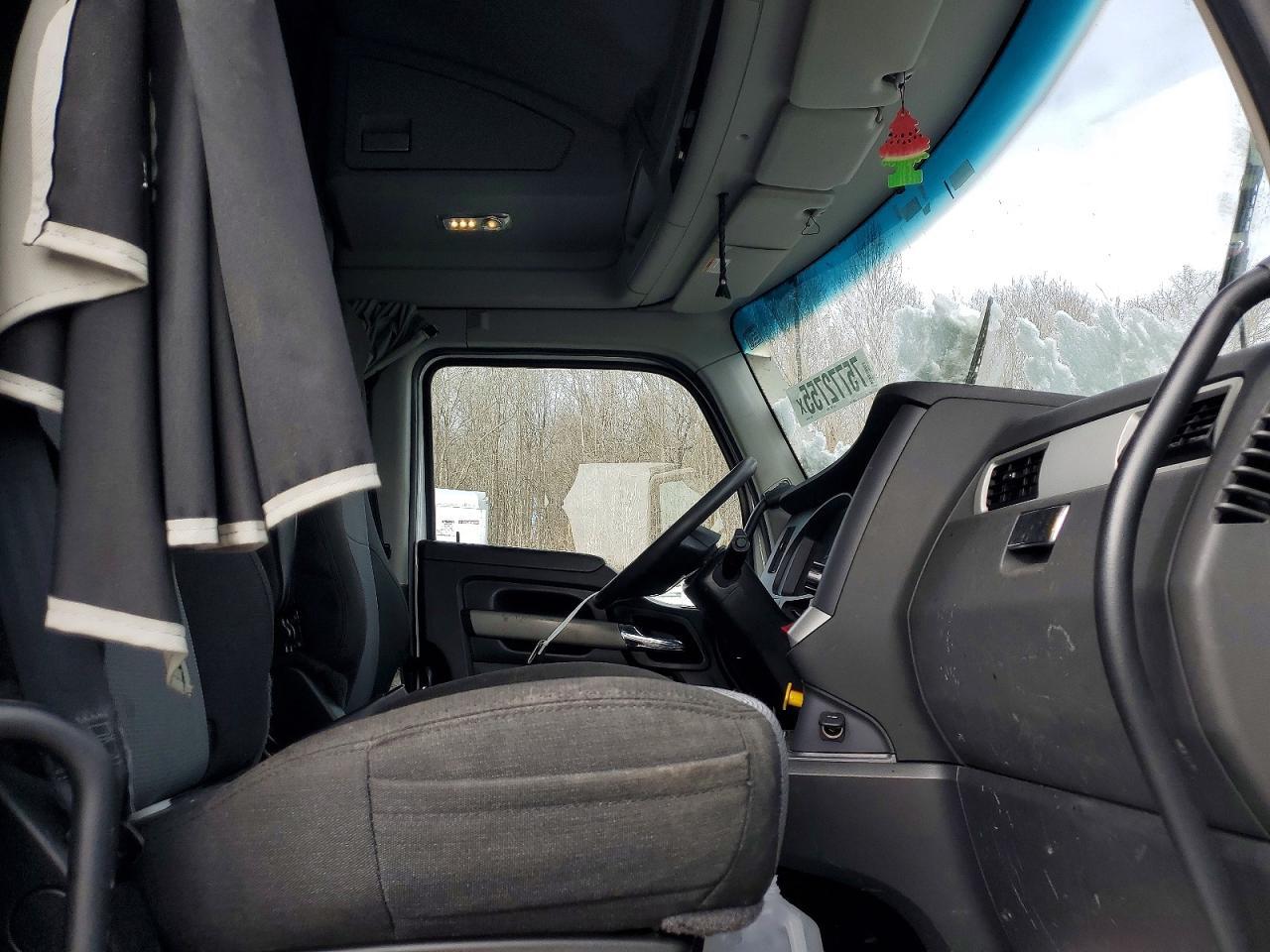 2023 Kenworth T680 Semi Truck