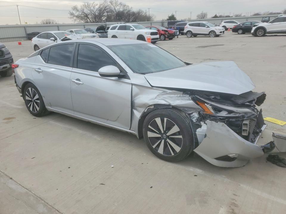 2022 Niss Altima 2.5 sv