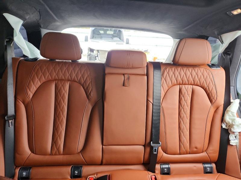 2025 BMW X5 M60i
