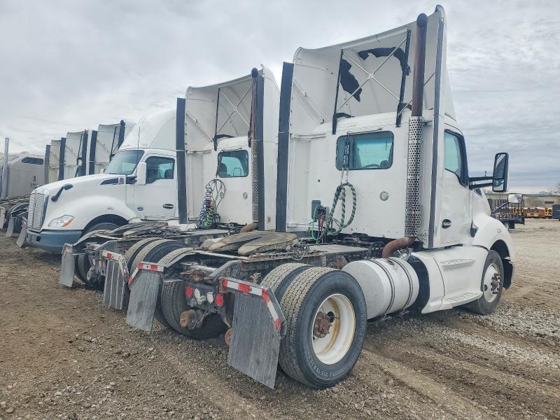 2015 Kenworth T680 Semi Truck
