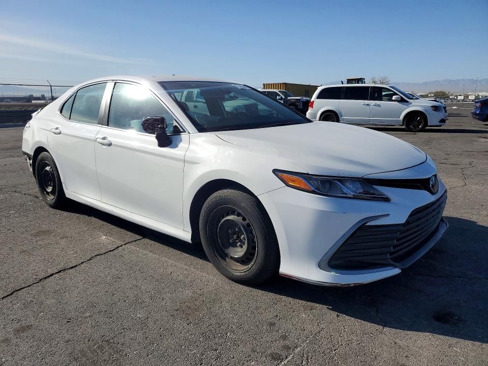 2024 Toyota Camry le