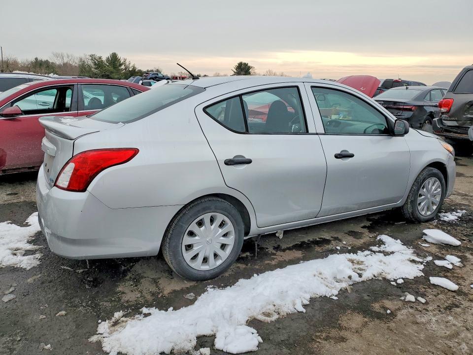 2015 Niss Versa s