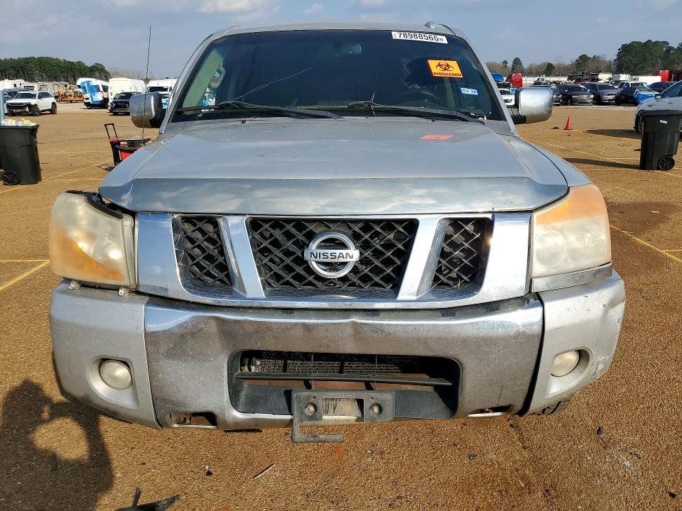 2013 Nissan Titan SV