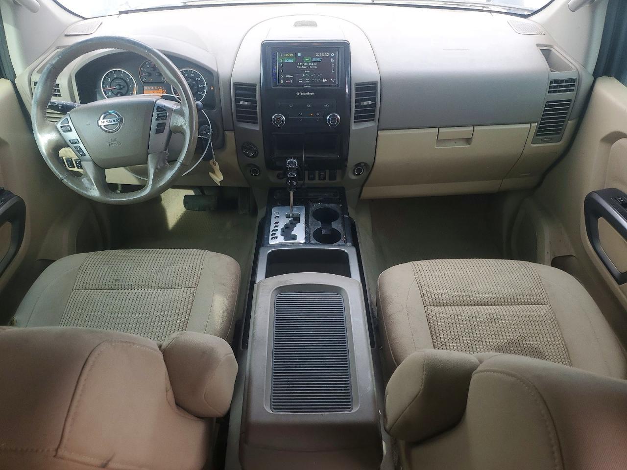 2015 Nissan Titan SV