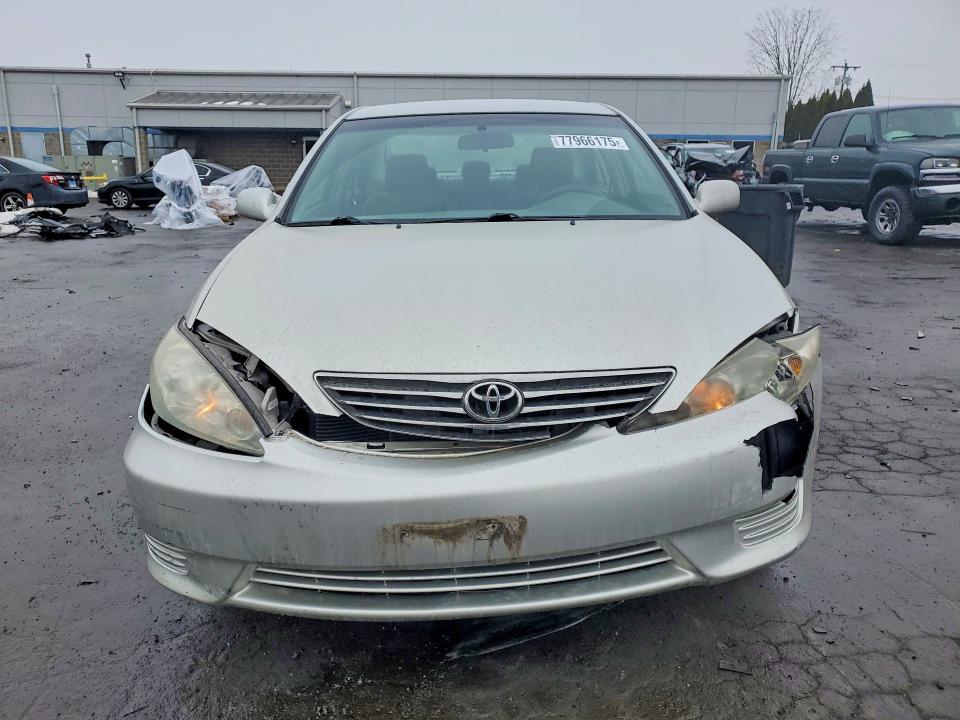 2005 Toyota Camry le