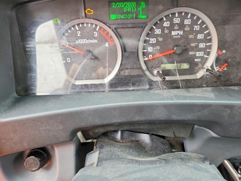 2011 Isuzu NPR BOX Truck