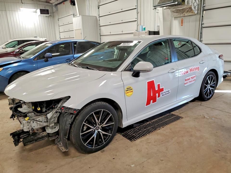 2022 Toyota Camry se