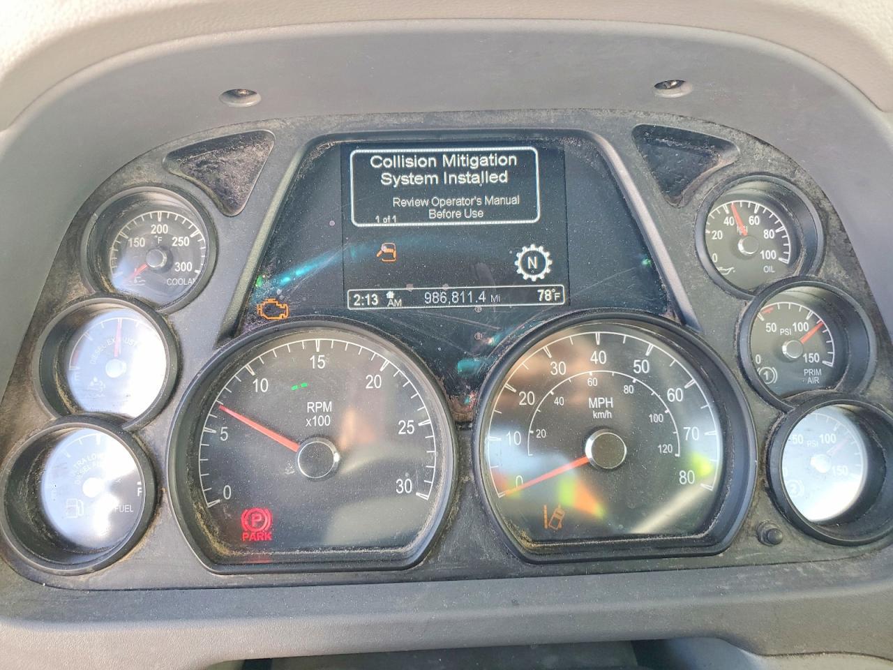 2017 Peterbilt 579 Semi Truck