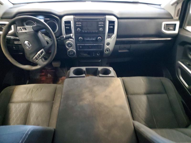 2017 Nissan Titan sv