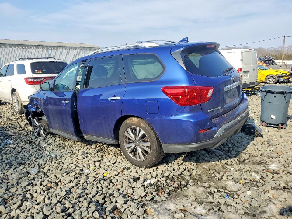 2020 Nissan Pathfinder sv