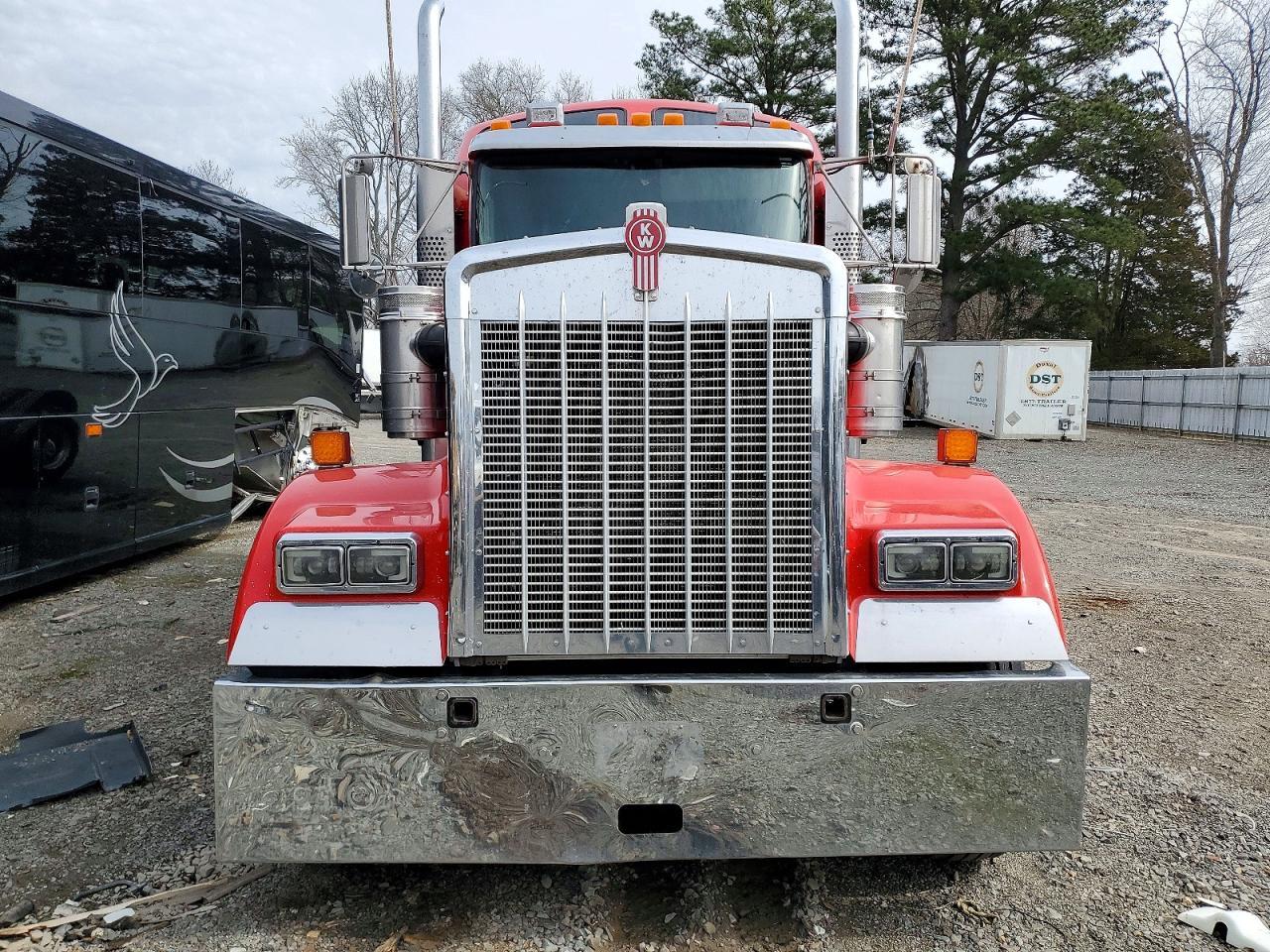 2016 Kenworth W900 Semi Truck