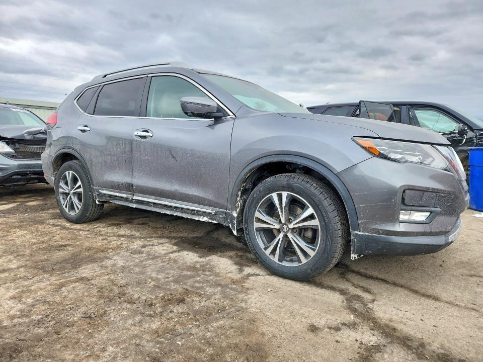 2017 Nissan Rogue sv