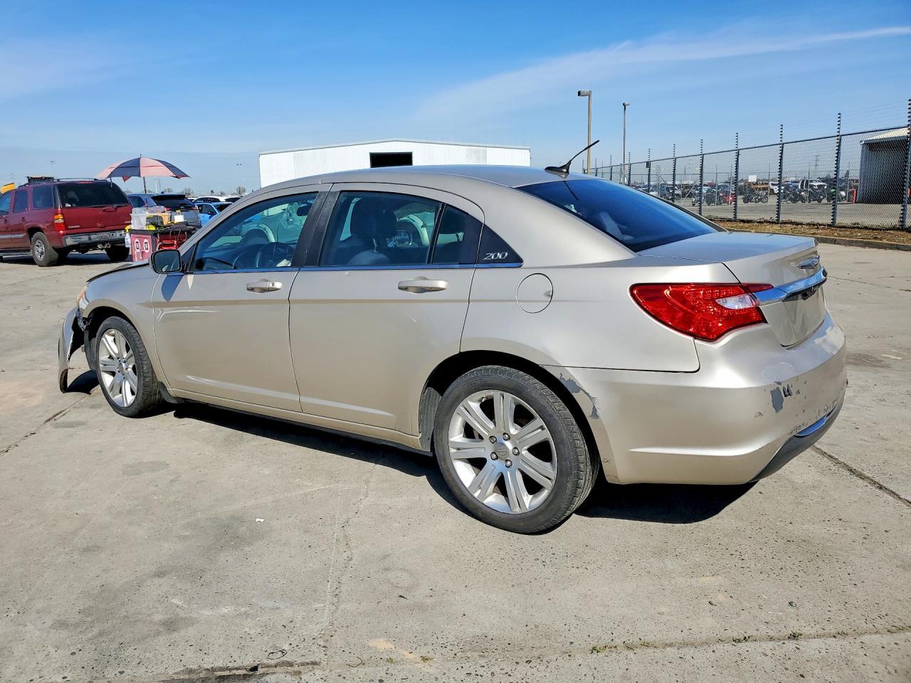 2013 Chrysler 200 lx