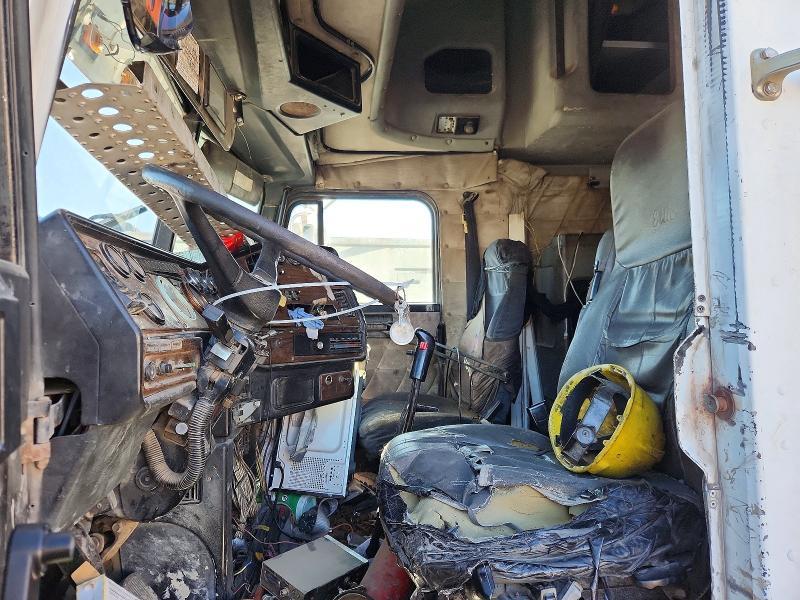 1996 Freightliner FLD120 Semi Truck