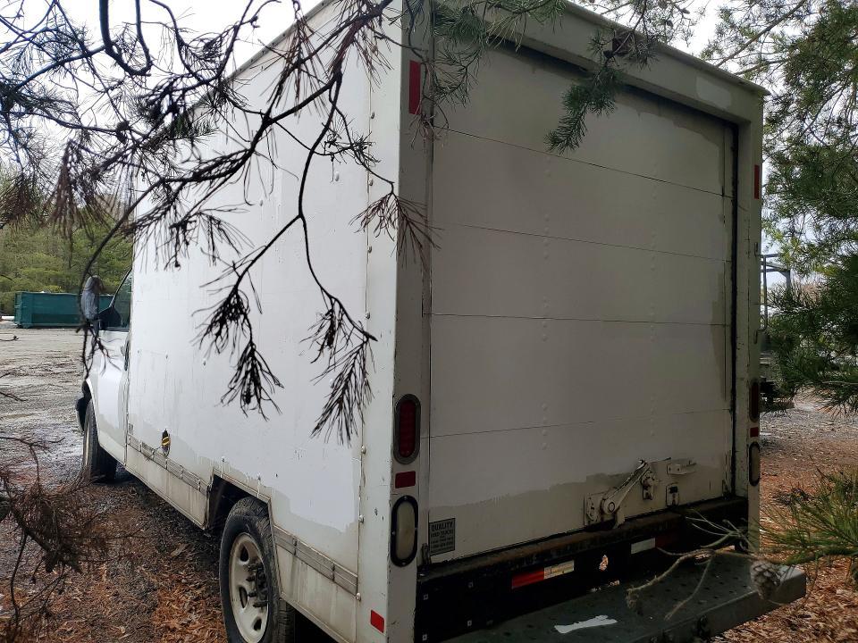 2010 GMC Savana box Truck