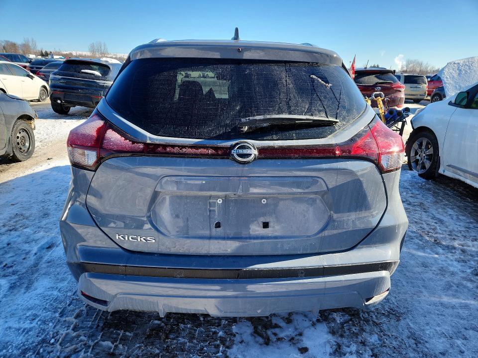 2025 Nissan Kicks Play sv