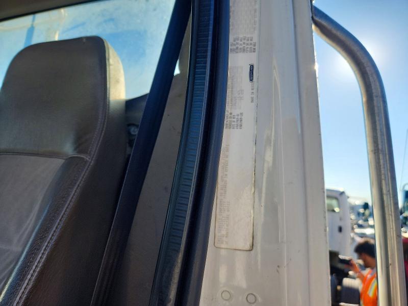 2010 Freigliner 2010 Freightliner Business Class M2 Semi Truck