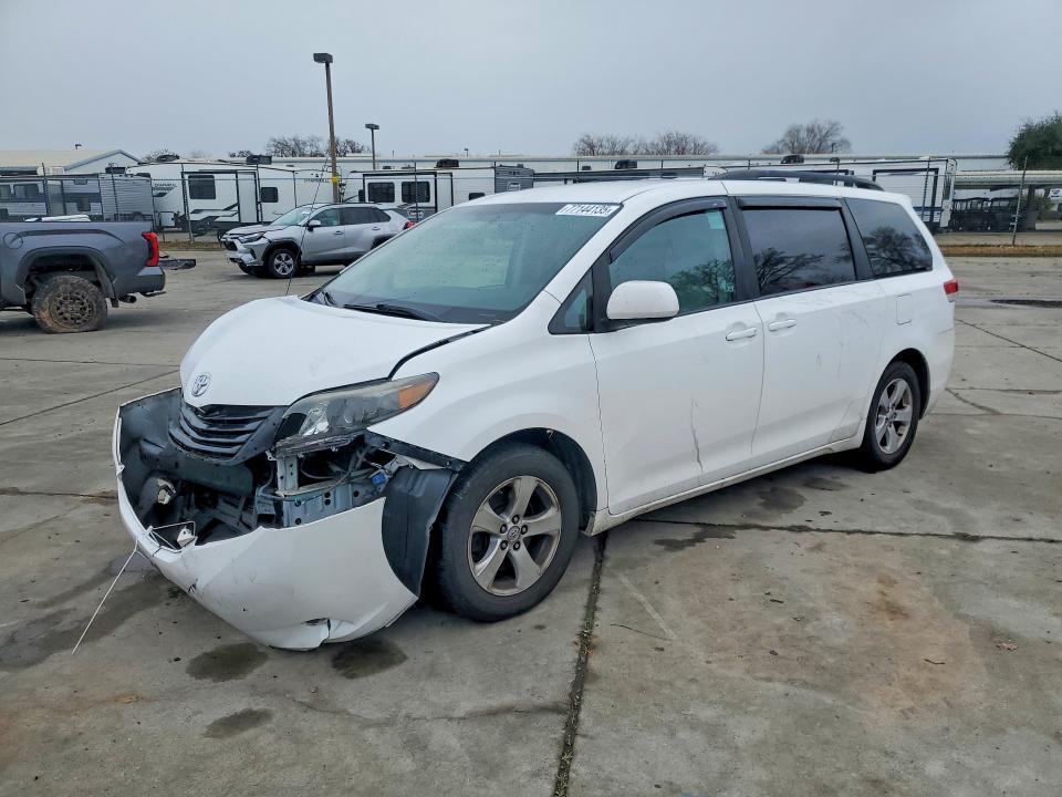 2011 Toyota Sienna le