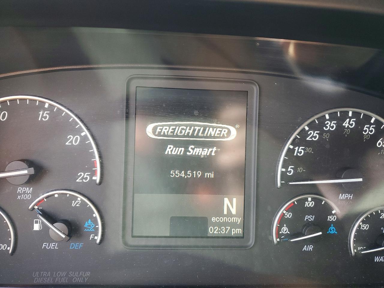 2020 Freigliner 2020 Freightliner Cascadia 126 Semi Truck